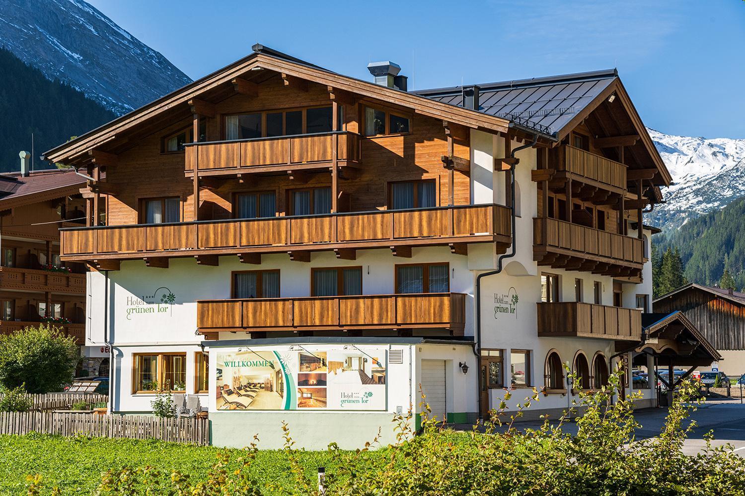 Hotel Zum Gruenen Tor Tux Exterior photo