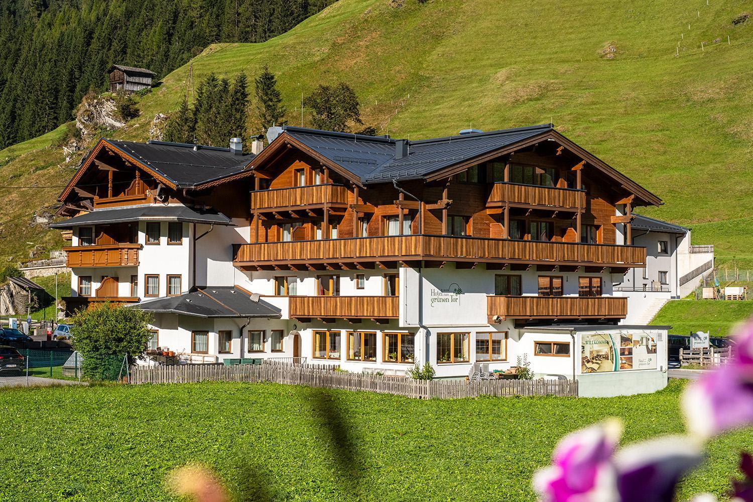 Hotel Zum Gruenen Tor Tux Exterior photo