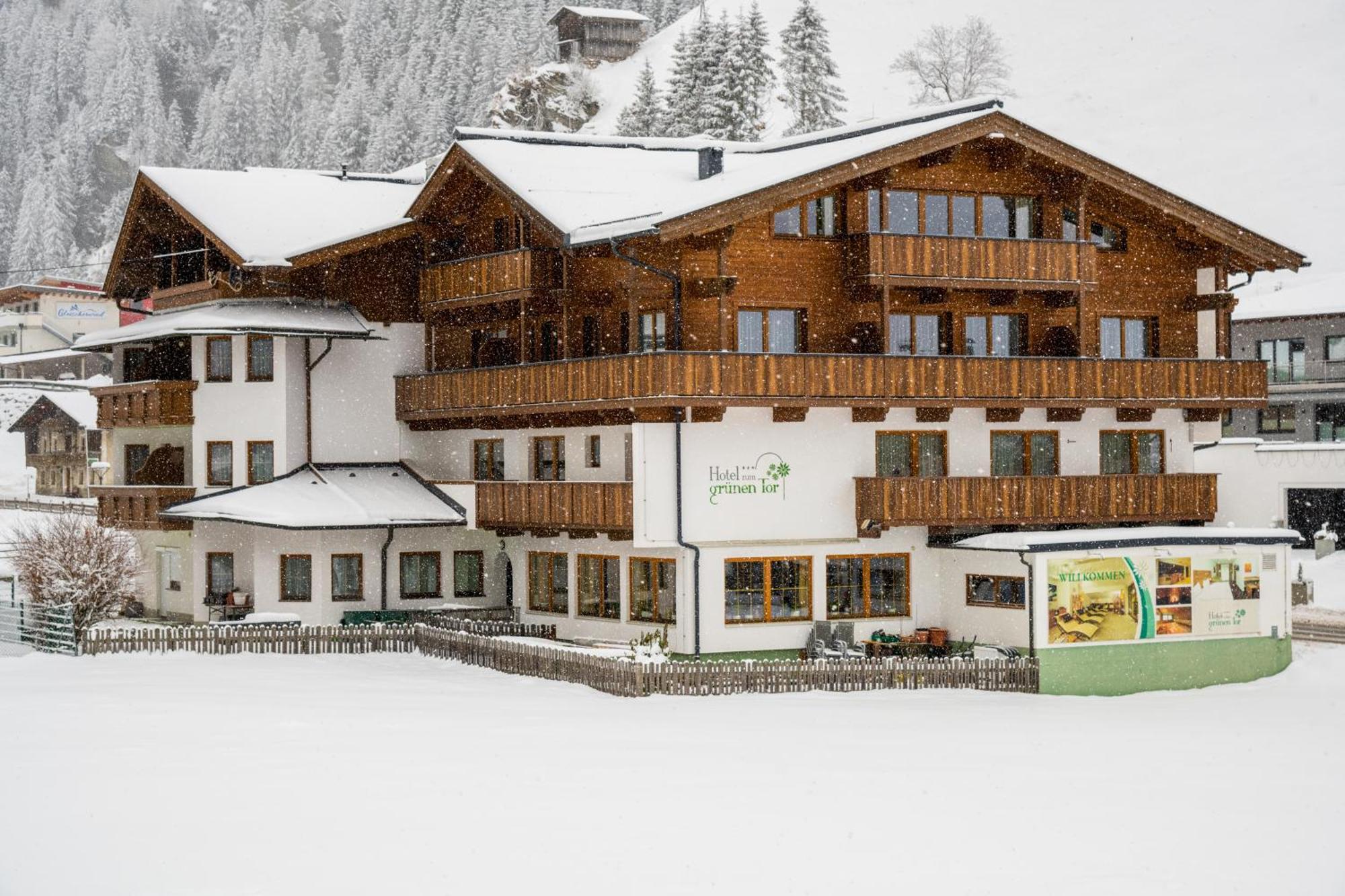 Hotel Zum Gruenen Tor Tux Exterior photo